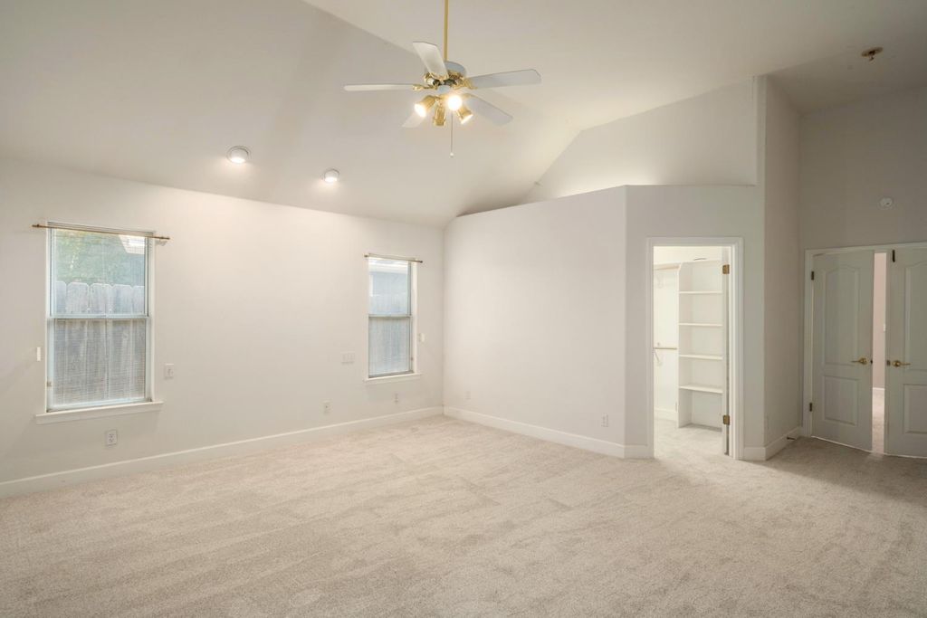 Image 29 of property listing at 6572 N Selland Avenue, Fresno, CA 93711