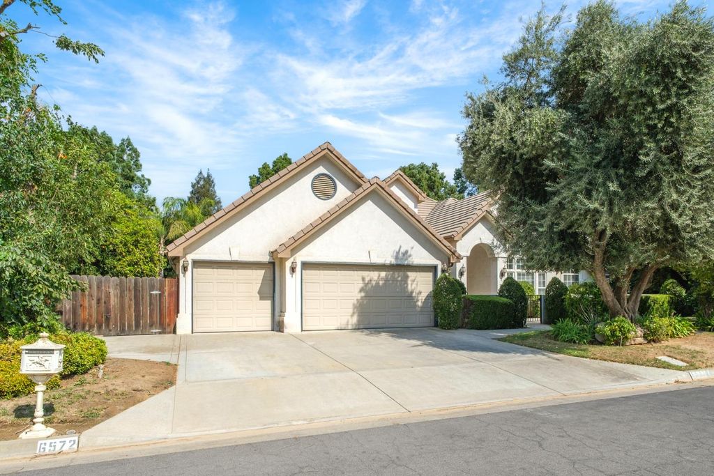 Image 3 of property listing at 6572 N Selland Avenue, Fresno, CA 93711