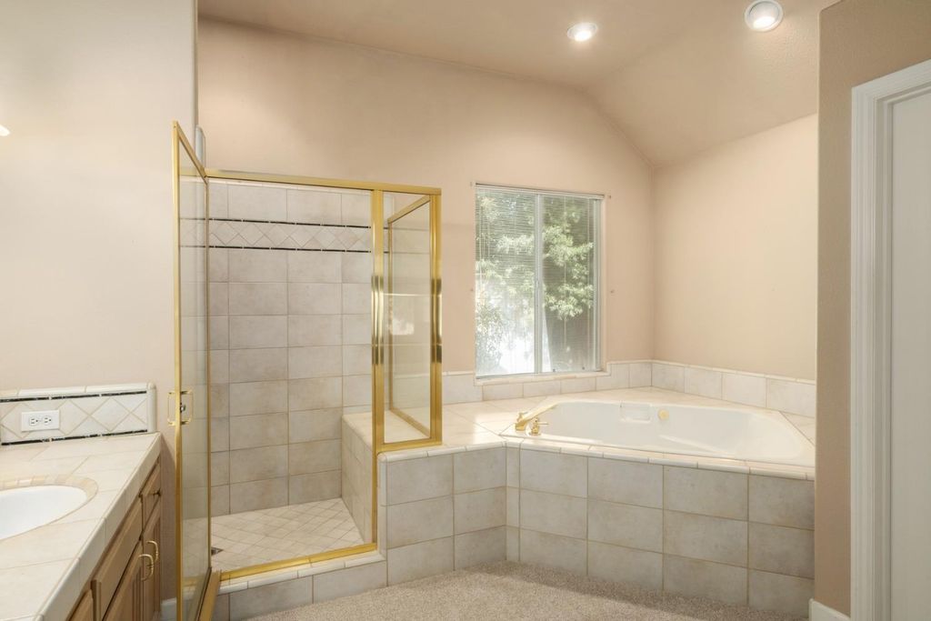 Image 34 of property listing at 6572 N Selland Avenue, Fresno, CA 93711
