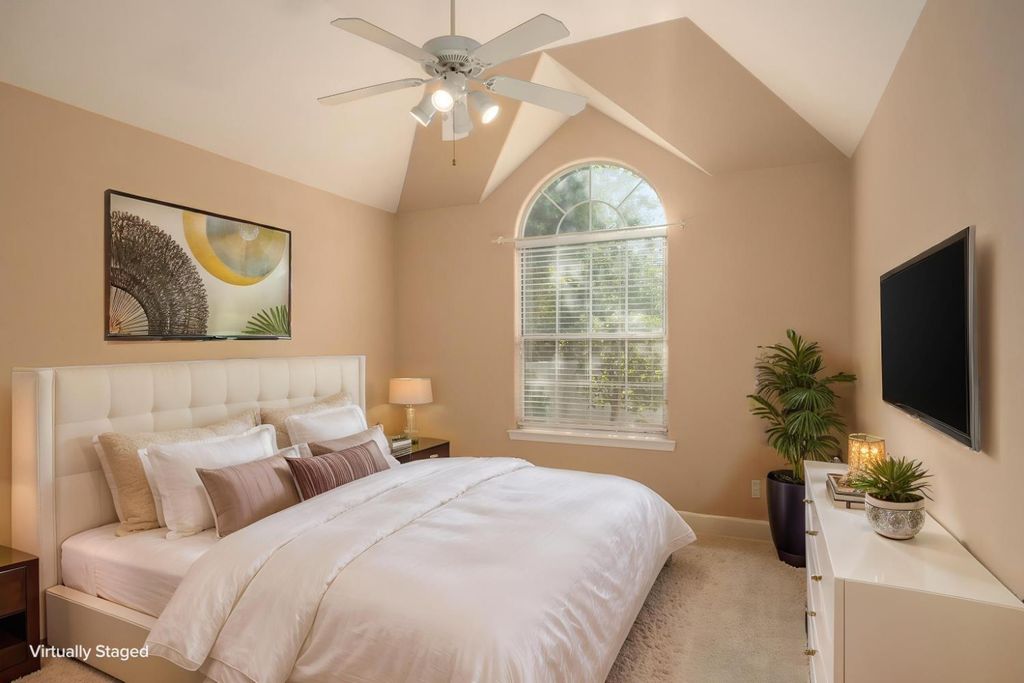 Image 36 of property listing at 6572 N Selland Avenue, Fresno, CA 93711