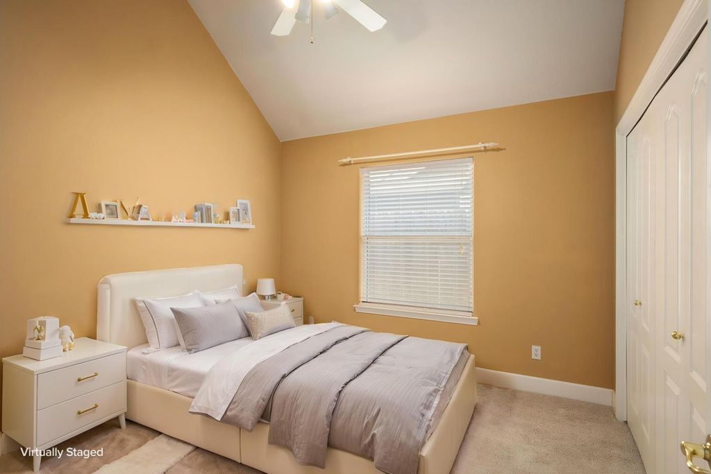 Image 40 of property listing at 6572 N Selland Avenue, Fresno, CA 93711