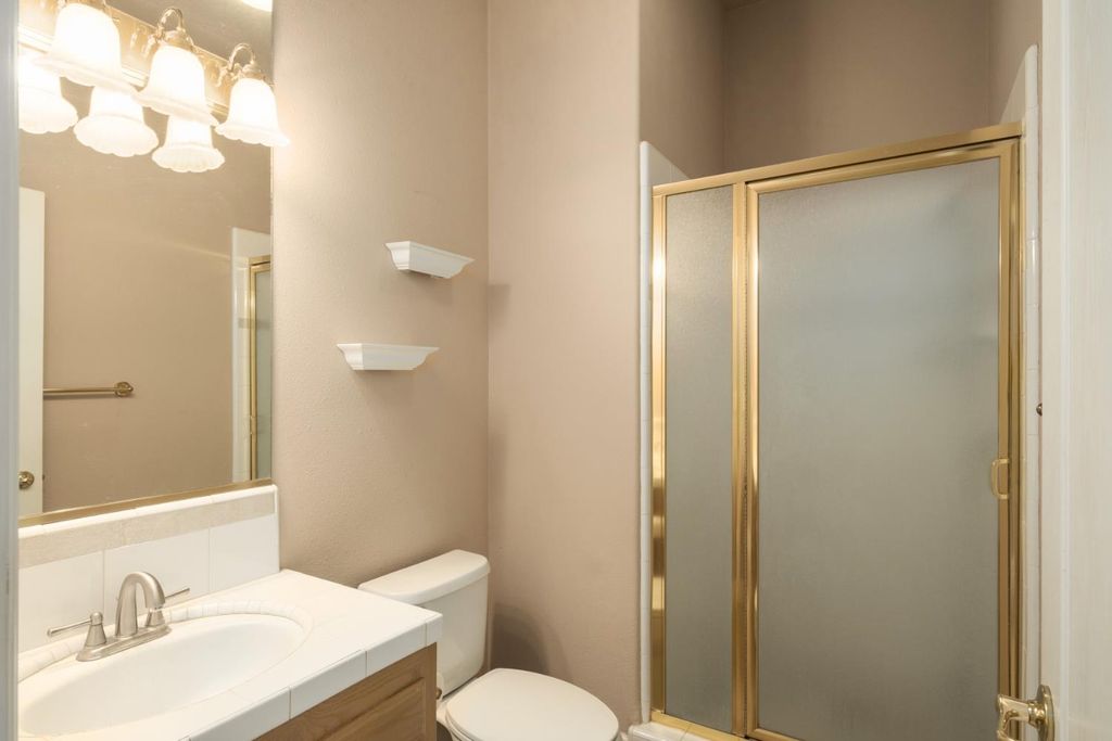Image 41 of property listing at 6572 N Selland Avenue, Fresno, CA 93711