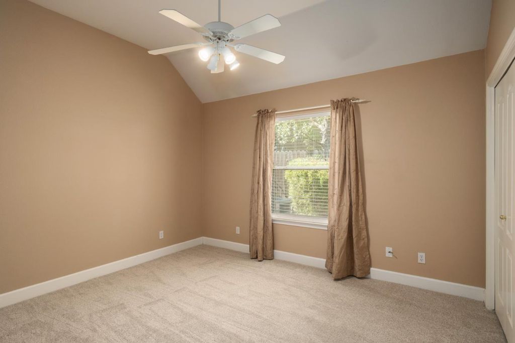 Image 42 of property listing at 6572 N Selland Avenue, Fresno, CA 93711