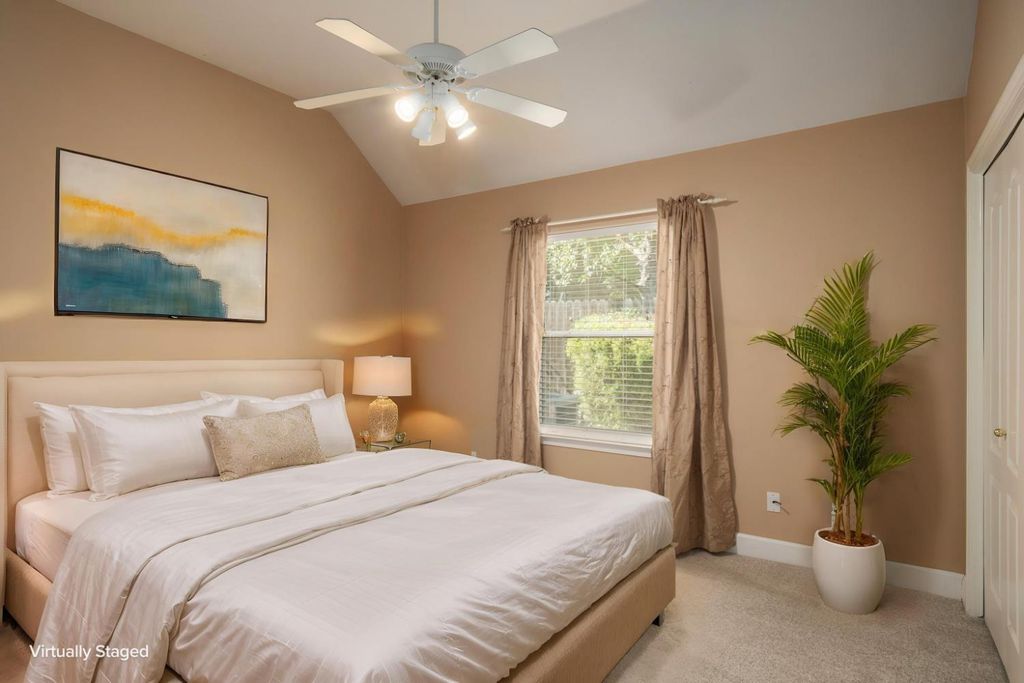Image 43 of property listing at 6572 N Selland Avenue, Fresno, CA 93711