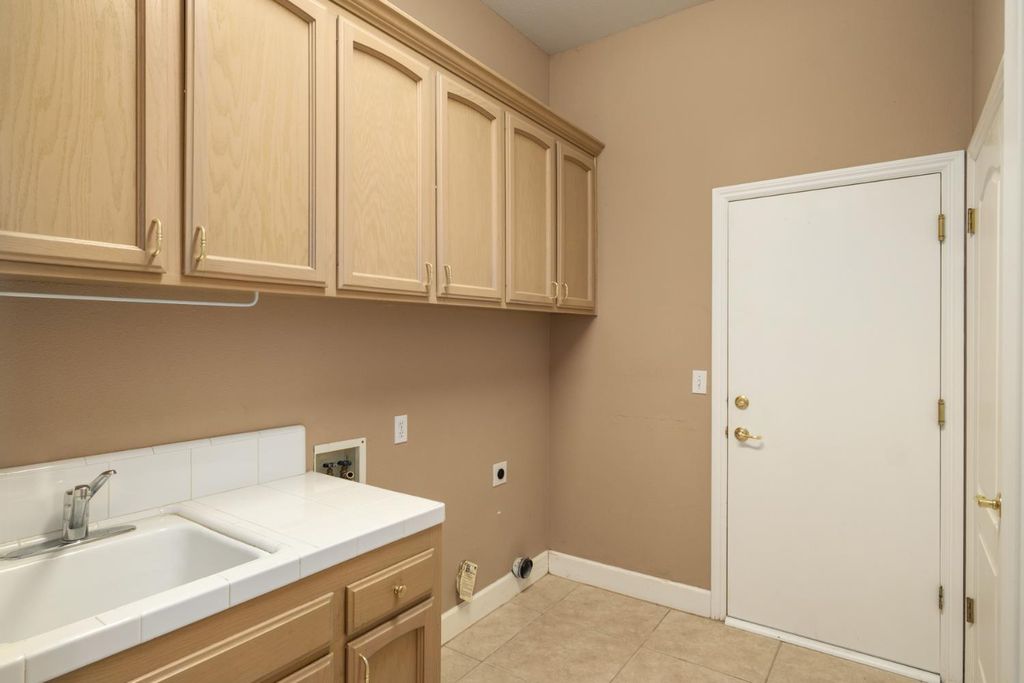 Image 44 of property listing at 6572 N Selland Avenue, Fresno, CA 93711