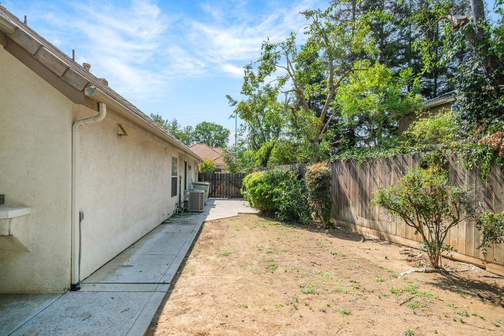 Image 47 of property listing at 6572 N Selland Avenue, Fresno, CA 93711
