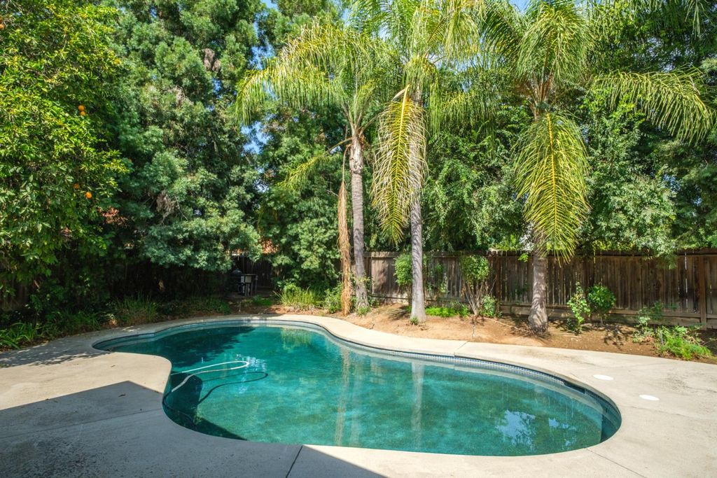 Image 48 of property listing at 6572 N Selland Avenue, Fresno, CA 93711