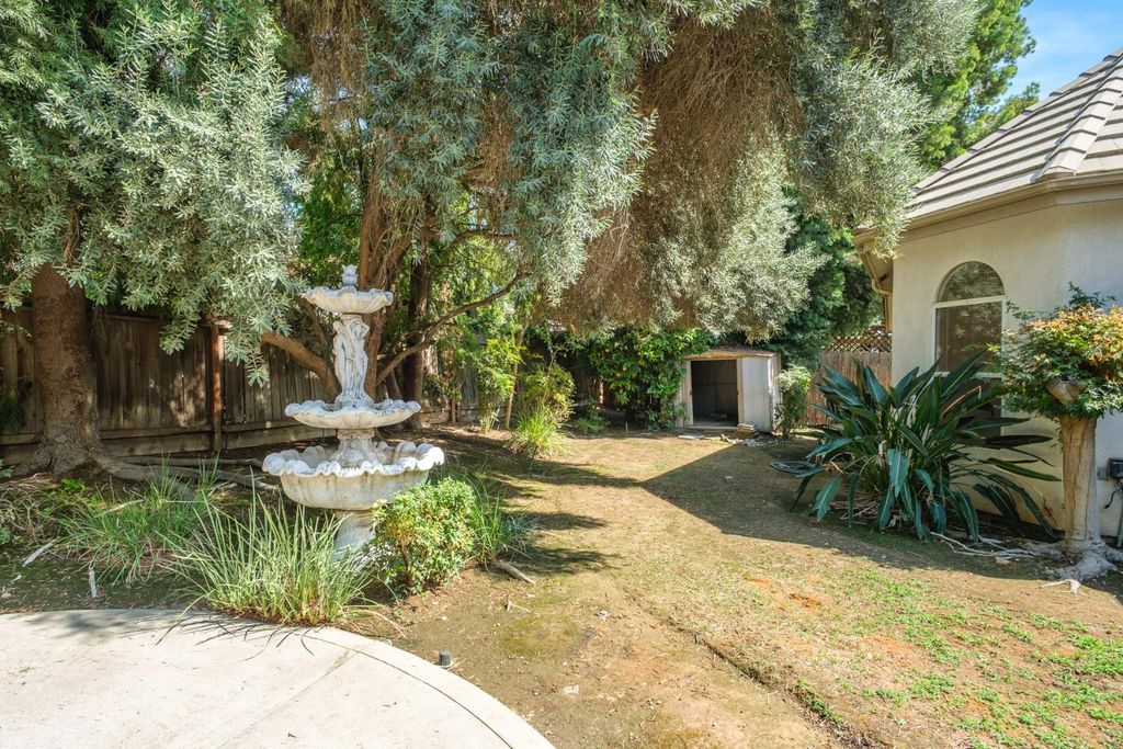 Image 49 of property listing at 6572 N Selland Avenue, Fresno, CA 93711