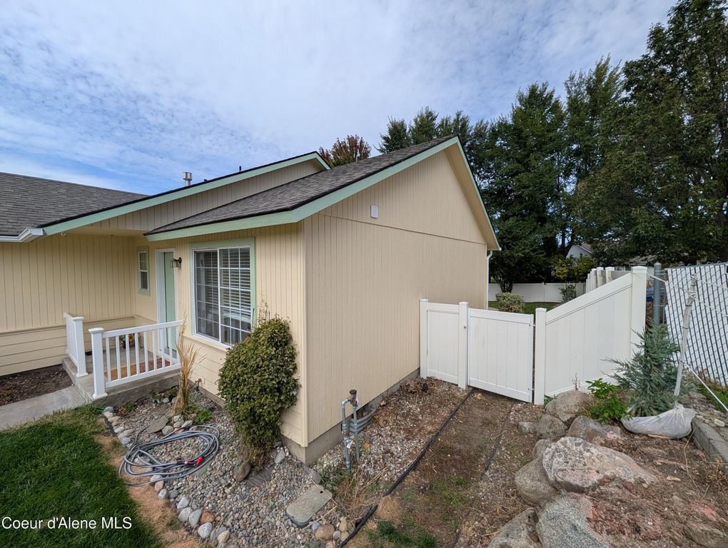 1465 E STOCKMAN AVE, Post Falls, ID 83854 photo 3