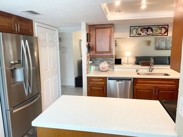 9520 Seagrape Drive 106, Davie, FL 33324