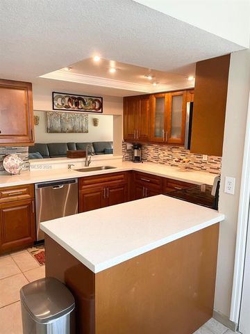 9520 Seagrape Drive 106, Davie, FL 33324