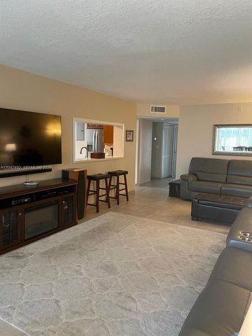 9520 Seagrape Drive 106, Davie, FL 33324