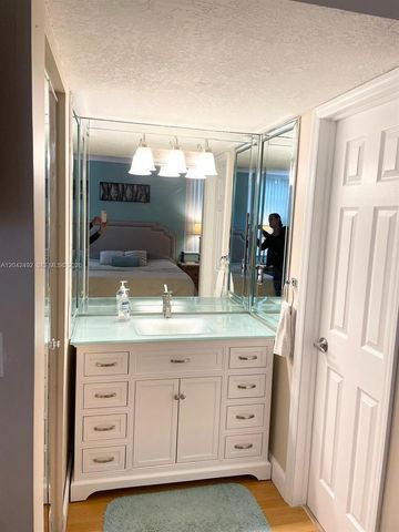 9520 Seagrape Drive 106, Davie, FL 33324