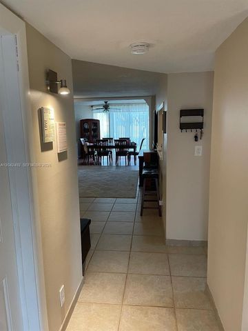 9520 Seagrape Drive 106, Davie, FL 33324