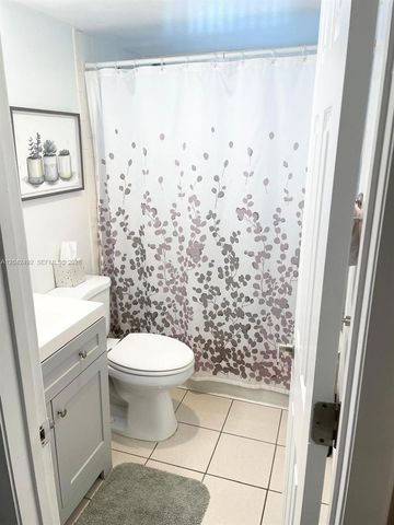 9520 Seagrape Drive 106, Davie, FL 33324