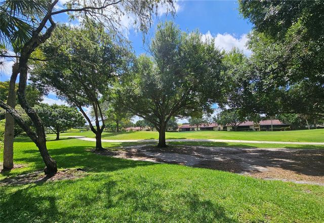 9520 Seagrape Drive 106, Davie, FL 33324