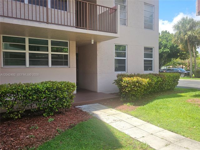 9520 Seagrape Drive 106, Davie, FL 33324
