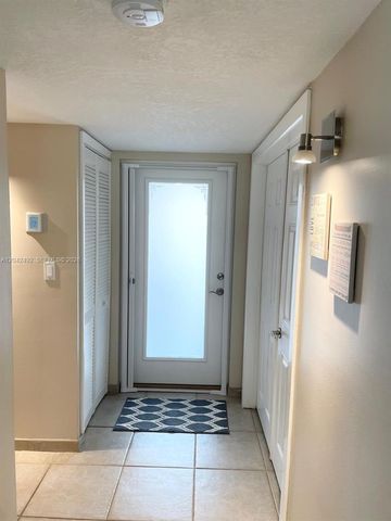 9520 Seagrape Drive 106, Davie, FL 33324