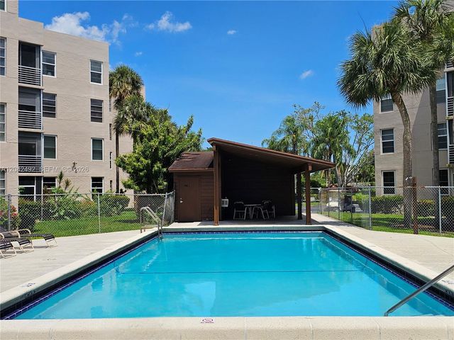 9520 Seagrape Drive 106, Davie, FL 33324