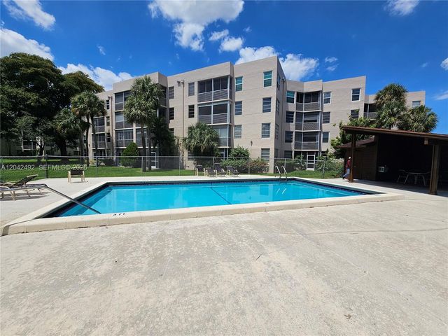 9520 Seagrape Drive 106, Davie, FL 33324