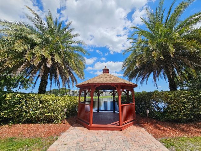 9520 Seagrape Drive 106, Davie, FL 33324