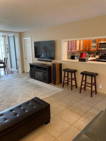 9520 Seagrape Drive 106, Davie, FL 33324
