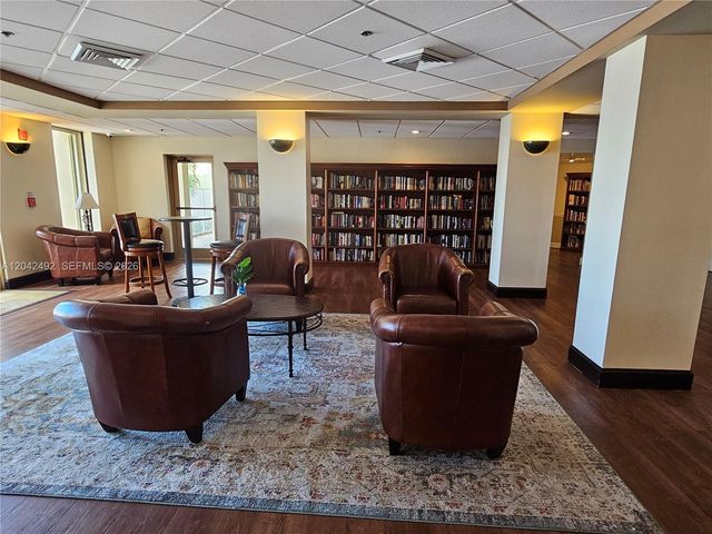 9520 Seagrape Drive 106, Davie, FL 33324