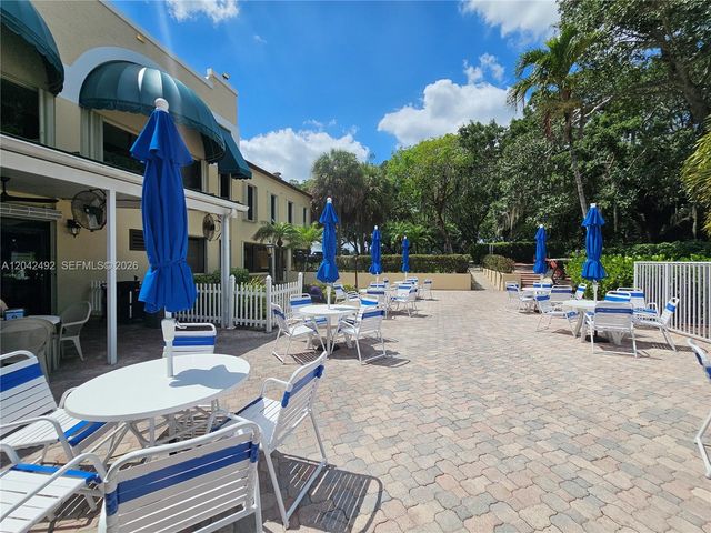9520 Seagrape Drive 106, Davie, FL 33324