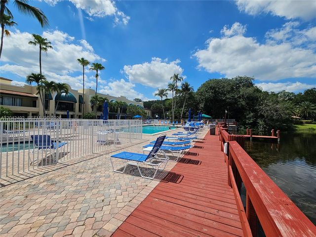 9520 Seagrape Drive 106, Davie, FL 33324