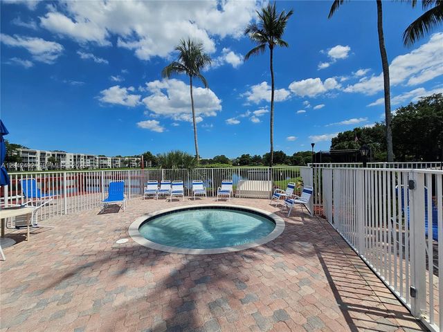 9520 Seagrape Drive 106, Davie, FL 33324