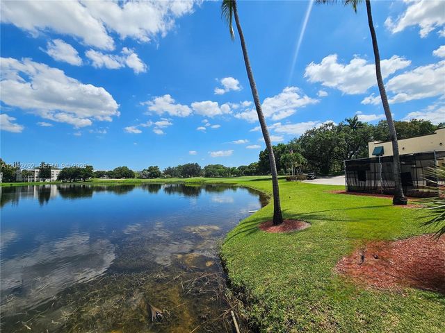 9520 Seagrape Drive 106, Davie, FL 33324