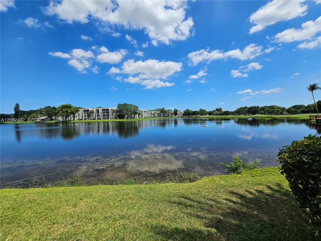 9520 Seagrape Drive 106, Davie, FL 33324
