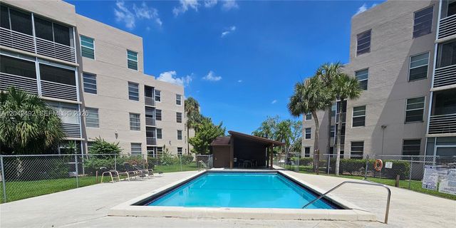 9520 Seagrape Drive 106, Davie, FL 33324