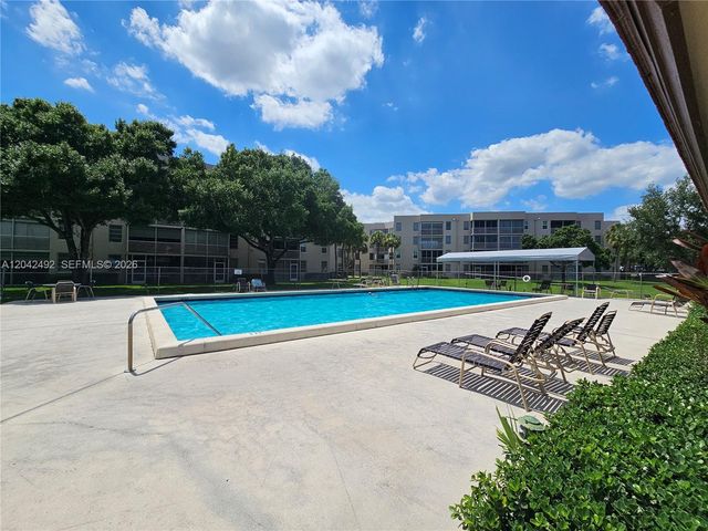 9520 Seagrape Drive 106, Davie, FL 33324
