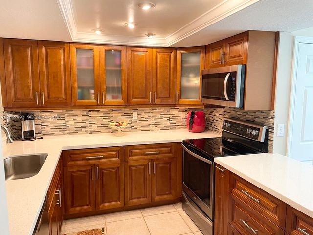9520 Seagrape Drive 106, Davie, FL 33324