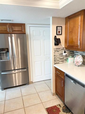 9520 Seagrape Drive 106, Davie, FL 33324