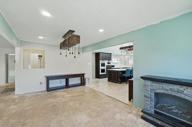 913 Ashland Court, Mansfield, TX 76063