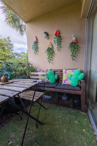 706 NW 87th Ave 212, Miami, FL 33172