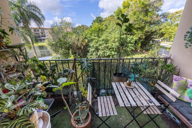 706 NW 87th Ave 212, Miami, FL 33172