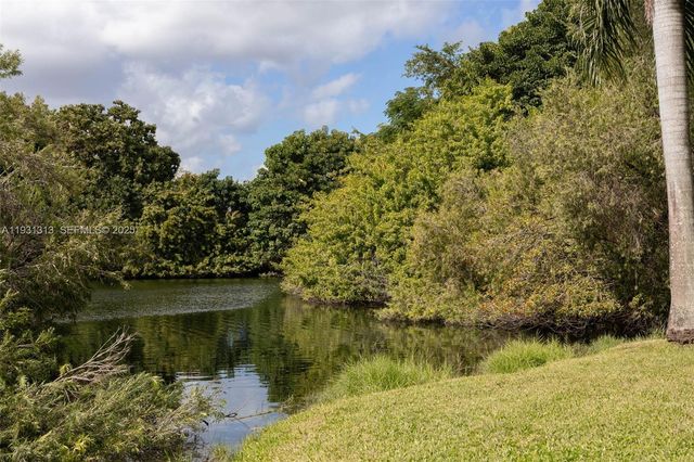 706 NW 87th Ave 212, Miami, FL 33172