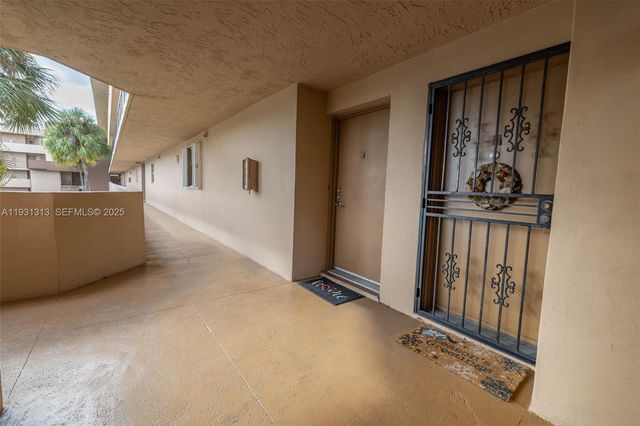 706 NW 87th Ave 212, Miami, FL 33172