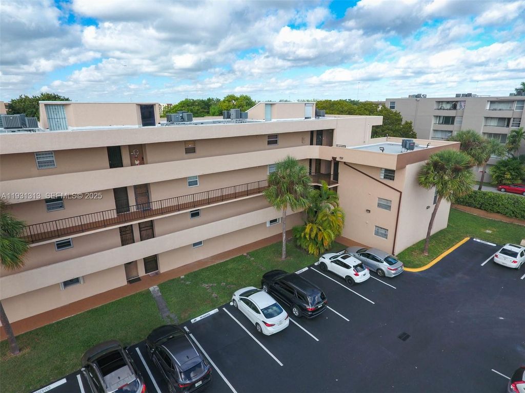 706 NW 87th Ave 212, Miami, FL 33172