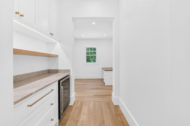 1 McSweeney Lane, Falmouth, MA 02540