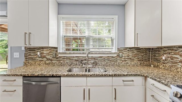 450 Manor Glen Drive, Suwanee, GA 30024