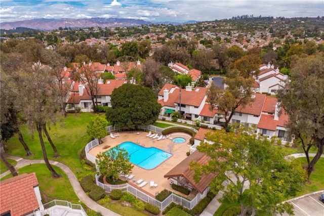 1323 Calle Lozano, Camarillo, CA 93012