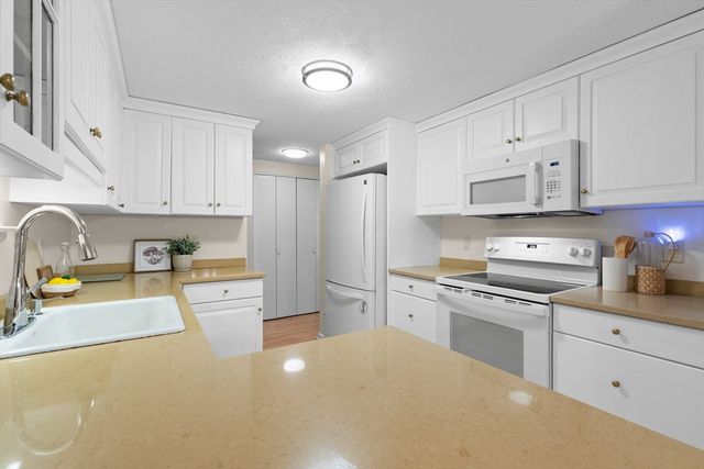 1100 Salem St 75, Lynnfield, MA 01940