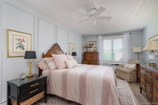 135 Post Avenue 3R, Westbury, NY 11590