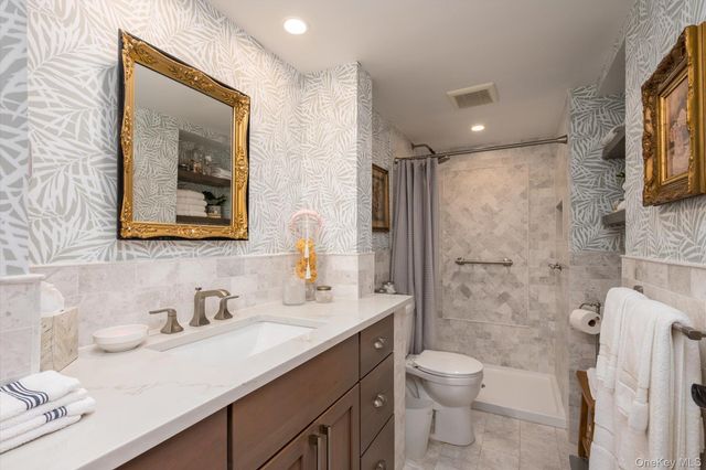 135 Post Avenue 3R, Westbury, NY 11590