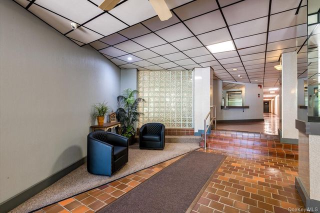 135 Post Avenue 3R, Westbury, NY 11590