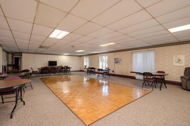 135 Post Avenue 3R, Westbury, NY 11590